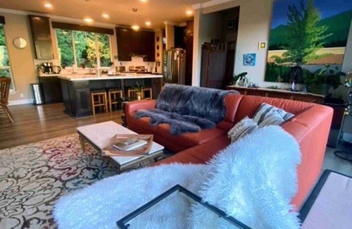Bellingham House | Lake Samish Cozy Retreat with the comforts of home. Huge deck, amazing views!
