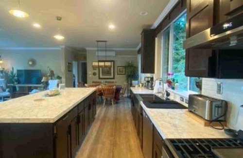 Bellingham House | Lake Samish Cozy Retreat with the comforts of home. Huge deck, amazing views!