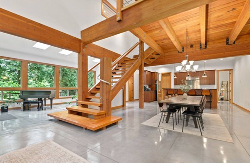Bellingham Cabin | Lake Samish Luxury Cabin-hot tub/barrel sauna-4bd/4b - perfect adventure house