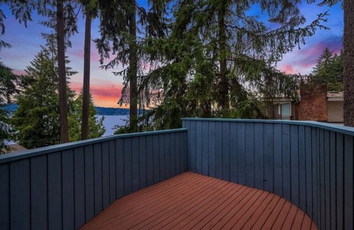 Sammamish Apartment | Lake Sammamish 2BR w/Views
