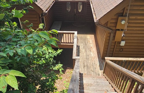 Robbinsville House | Lake Santeetlah Family Retreat: 4BR/4.5BA w/Kayaks & Grills