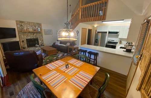 Robbinsville House | Lake Santeetlah - Lake Front - Mountain Home in Quite Cove
