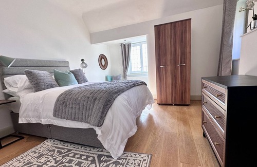 Lytham St. Anne's House | Lake & Sea view 20 metres away from beautiful promenade walk