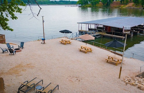 Lake Ozark Cabin | Lake shore fishing cabin #3, Ramp, Boat slip/Dock, great fishing