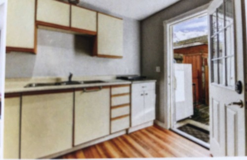 Central Okanagan House | Lake side accommodations on the beautiful Okanagan lake