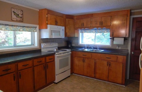 Guild House | LAKE SIDE COTTAGE · NO SUNDAY CHECK INS Lakeside Cottage