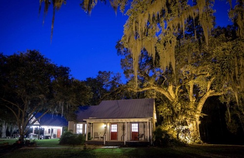Breaux Bridge House | Lake Side Cottage with Two Bed Rooms on Private Pond at Country Charm B&B