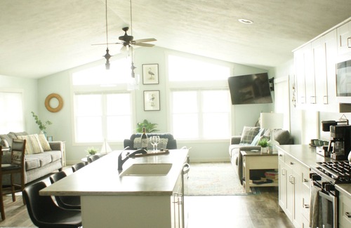 Mongo House | Lake side country home