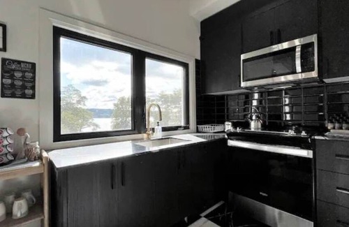 Lafontaine House | Lake Side Hideaway
