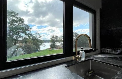 Lafontaine House | Lake Side Hideaway