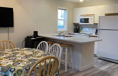 Sicamous House | Lake Side, Private Beach, Boat Slip, Gated Community on Mara Lake, BC