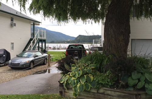 Sicamous House | Lake Side, Private Beach, boat slip, Gated Community in the town of Sicamous