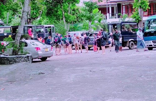 Mahasenpura House | Lake Side Tourist Inn