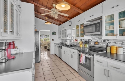 Winter Haven House | Lake Silver Retreat – Waterfront Pet Friendly Home w/Dock, Kayaks & Legoland-Themed Room!