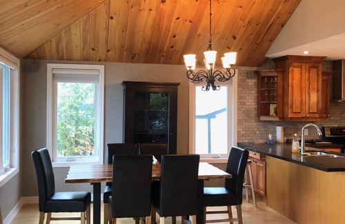 Innisfil Cottage | Lake Simcoe - Bayview Beach Lakefront cottage 1 hour North of Toronto