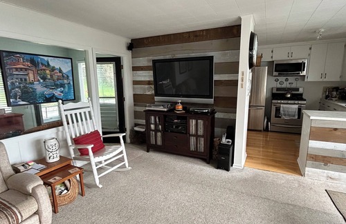 Oro-Medonte Cottage | Lake Simcoe Lakefront