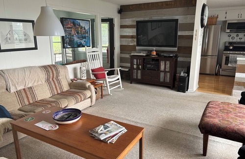 Oro-Medonte Cottage | Lake Simcoe Lakefront