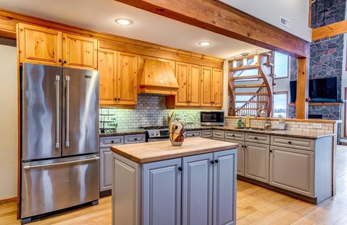 Oro-Medonte Cottage | Lake Simcoe Waterfront Lake House