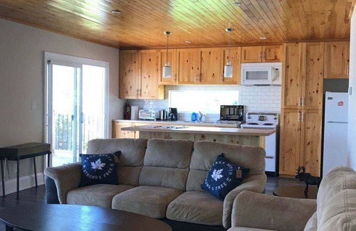 Ramara House | Lake Simcoe Waterfront Cottage Getaway
