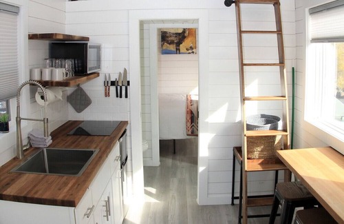 Madras House | Lake Simtustus Resort Juniper Hill Tiny Home #12 - Hot Tub