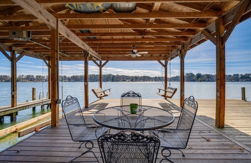 Milledgeville House | Lake Sinclair Retreat w/Big Water Views & Dock!