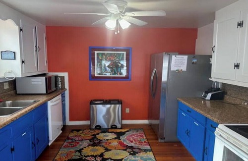 Hector Hotel | Lake Spirit-Lakefront-Hot tub-Pet friendly-Boats