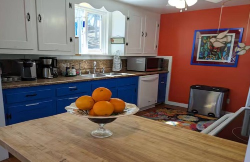 Hector Hotel | Lake Spirit-Lakefront-Hot tub-Pet friendly-Boats