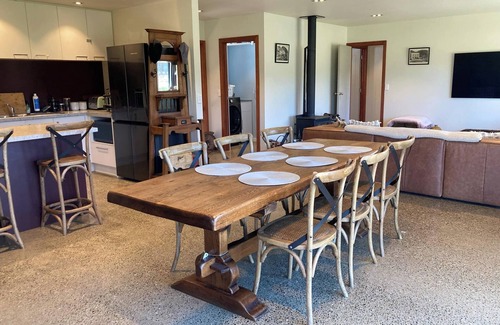 Tasman Region Other | Lake Station House-Cosy Farm House nestled into Lake Station