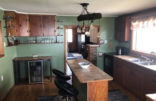 Harrison House | Lake StClair Belvedere bay hot tub 2 boat wells fishing paddle boards, kayak
