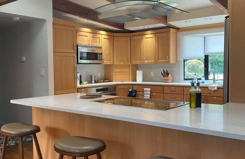 Lakewood House | Lake Steilacoom Retreat