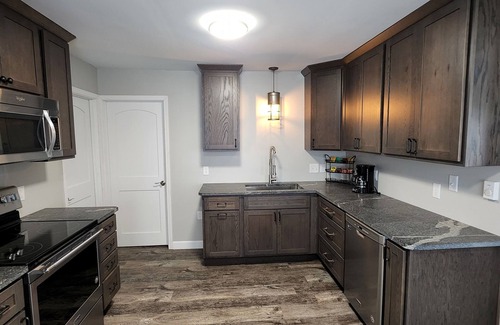 Upper Peninsula Michigan Hotel | Lake Superior View- 3 Bedroom Suite at Econo Lodge Lakeside