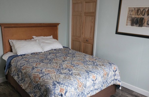 Upper Peninsula Michigan Hotel | Lake Superior View- 3 Bedroom Suite at Econo Lodge Lakeside