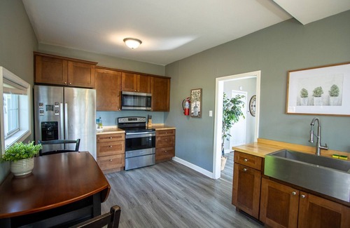 Endion House | Lake Superior View | Pet Friendly | Bayview House