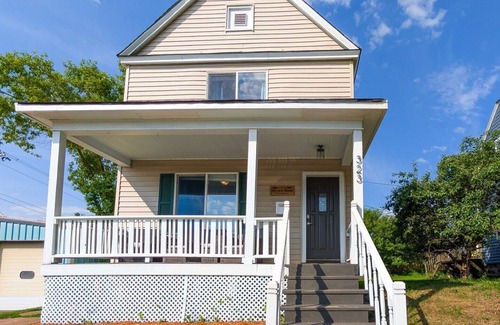 Endion House | Lake Superior View | Pet Friendly | Bayview House