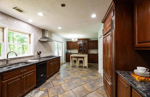 Northport House | Lake T Retreat - Sunset - Pool - Putting Green!
