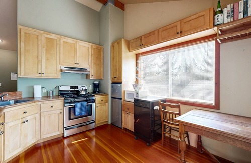 Comstock Acres Cabin | Lake Tahoe Cabin with Hot Tub, Private Studio, Garage & Yard - Near Resorts