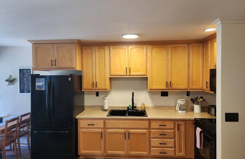 Kings Beach Apartment | Lake Tahoe Studio with hot tub and pool - minutes from Northstar and Kings Beach