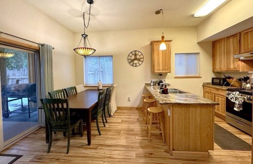 Tahoe Pines Cabin | Lake Tahoe W. Shore Cabin, Tahoe Pines/Homewood, Sleeps 8-10, Hottub, Wifi, Cabl