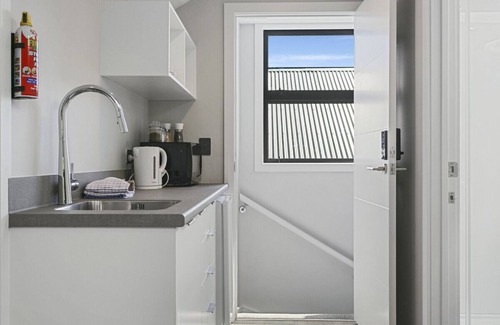 Acacia Bay Apartment | Lake Taupō Hideaway Apartment in Acacia Bay