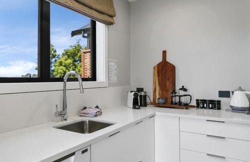 Acacia Bay House | Lake Taupō Luxury Views