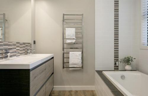 Acacia Bay House | Lake Taupō Luxury Views