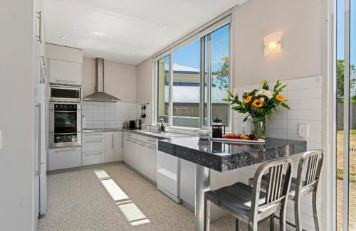 Wharewaka House | Lake Taupo Gem