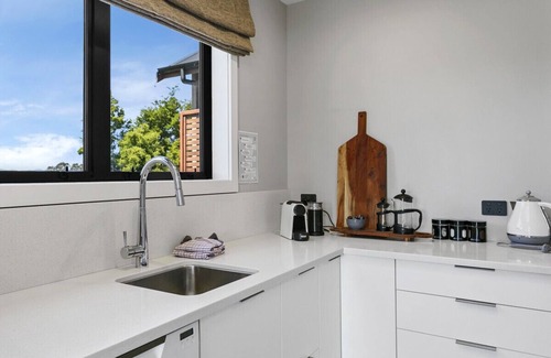 Acacia Bay House | Lake Taupō Luxury Views for Families and Groups