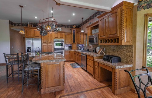 Proctor House | Lake Tenkiller Family Friendly Estate on the Illinois River - Making Memories!