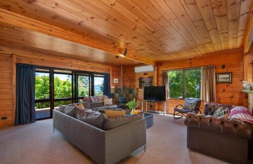 Waipahihi House | Lake Terrace Lockwood