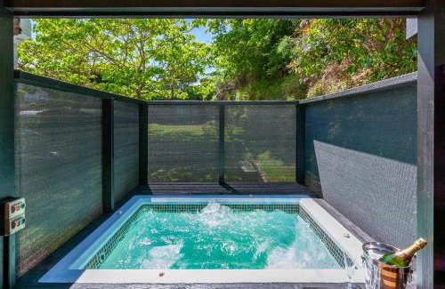 Waipahihi House | Lake Terrace Lockwood