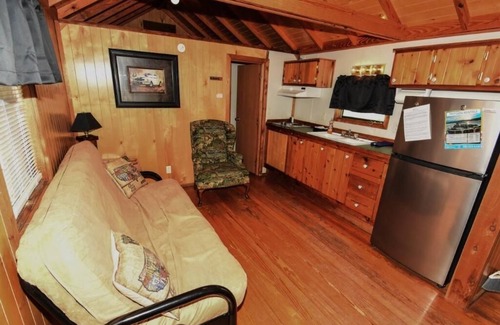 Mead Cabin | Lake Texoma Cedar Cabin - Kicks 66