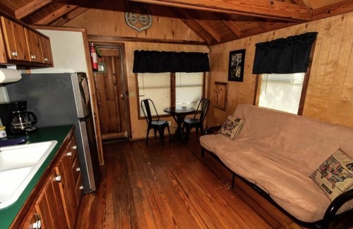Mead Cabin | Lake Texoma Cedar Cabin - Kicks 66