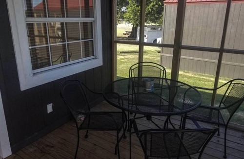 Mead Cabin | Lake Texoma Lakefront Cabin - Texoma Breeze