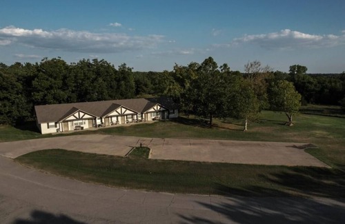 Mead Apartment | Lake Texoma Six-Plex Room - Twin Beds